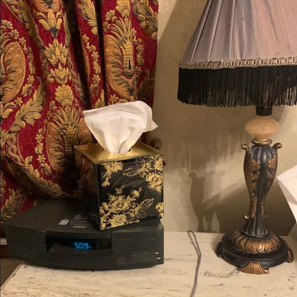 Elegant Black and Gold Tissue Box Cover
